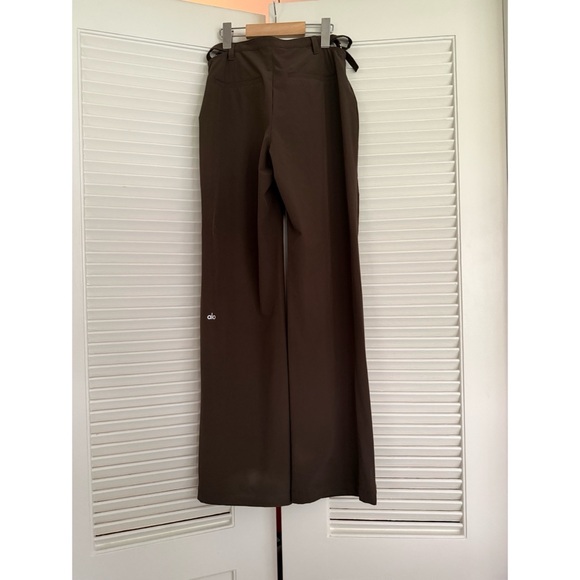 ALO Yoga showdown Pants - Picture 6 of 7